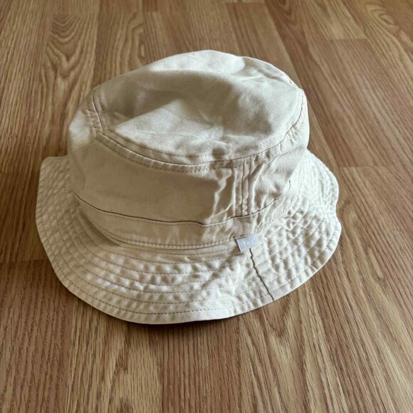 Aritzia Bucket Hat in Matte Pearl - Picture 5 of 6